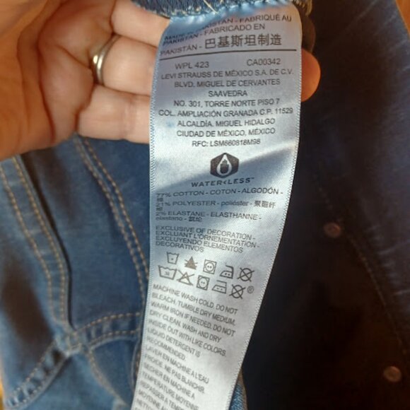 Levi Strauss Signature Women's Totally Shaping Pull-On Skinny Jeans - Picture 6 of 6